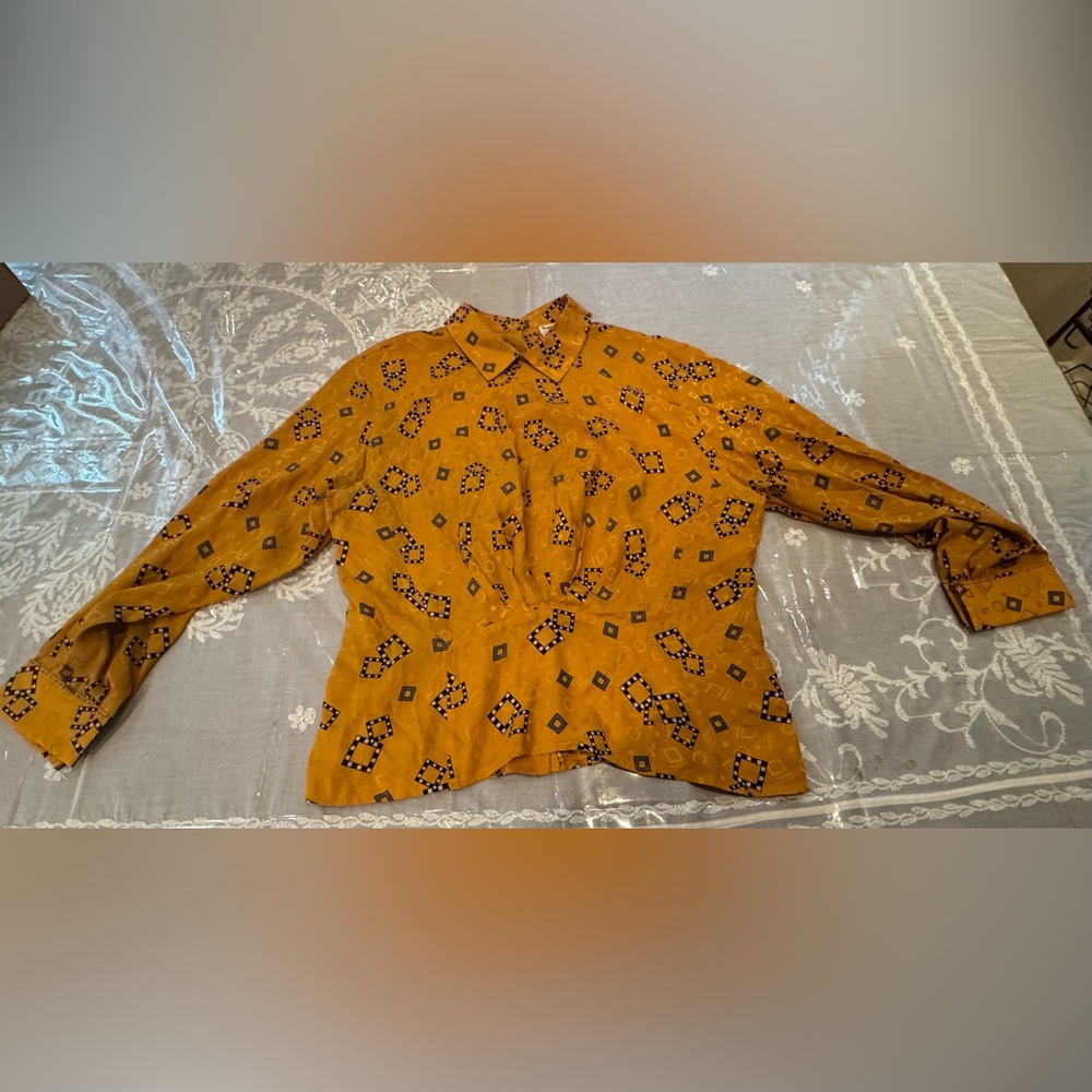 ❤️ BERGDORF GOODMAN Mustard Geometric Fabric 100% Silk Blouse